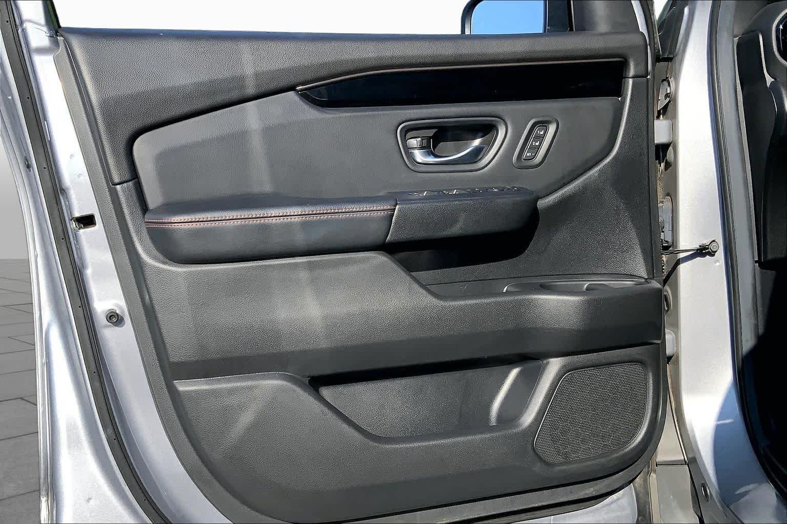 Used 2025 Lunar Silver Metallic Honda TrailSport image 22