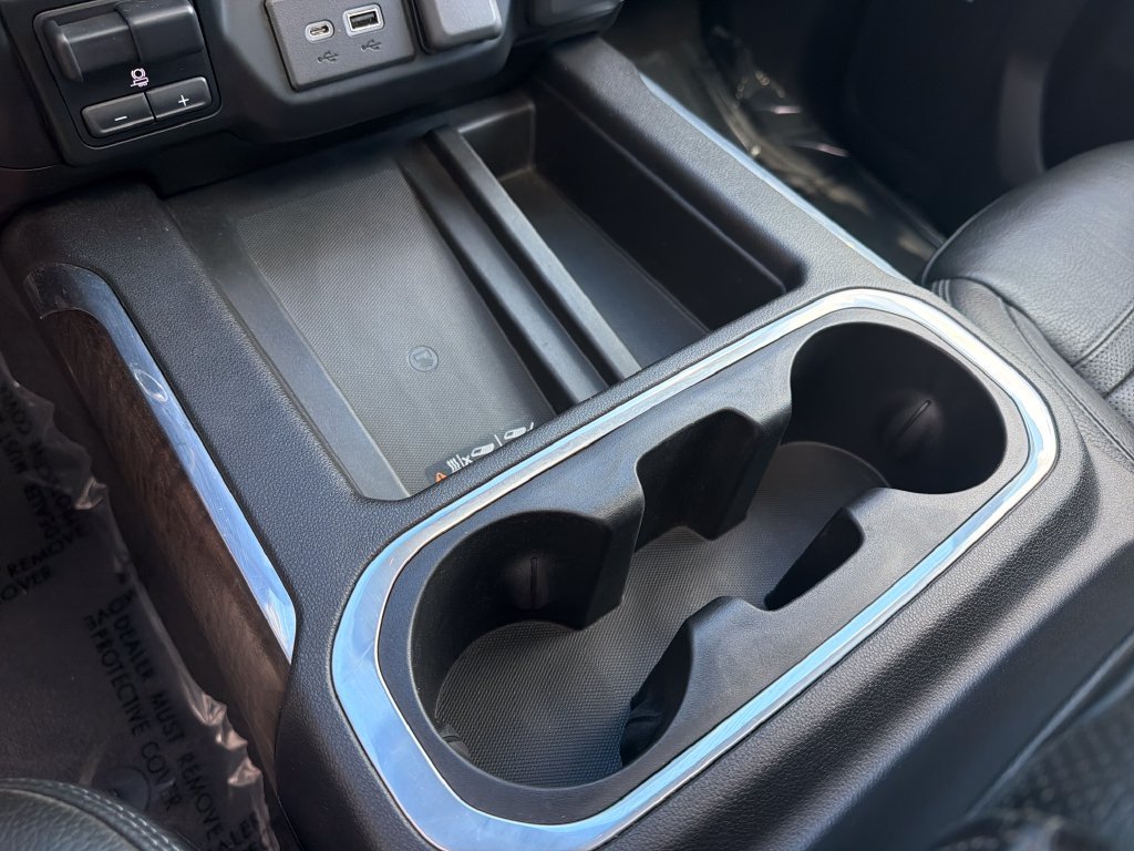 Used 2020 White GMC Denali image 22