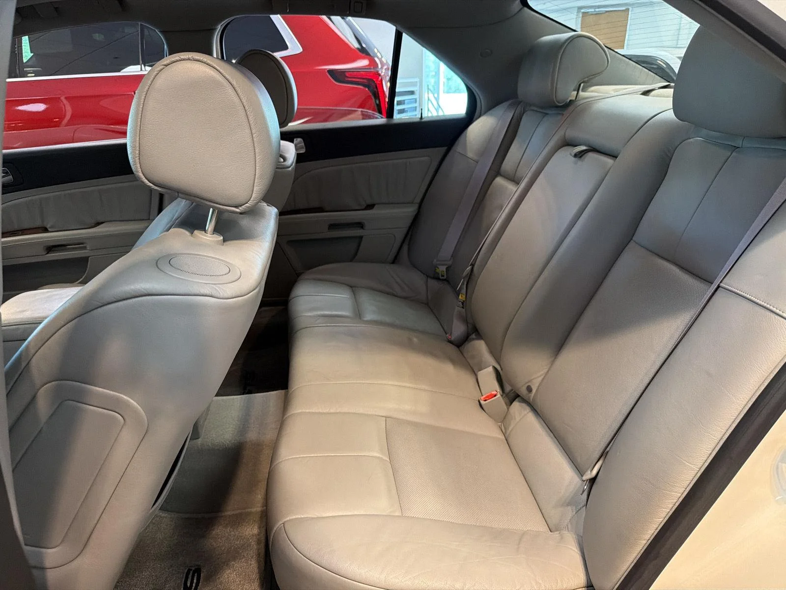 Used 2005 White Diamond Cadillac 4DR SDN V8 image 37