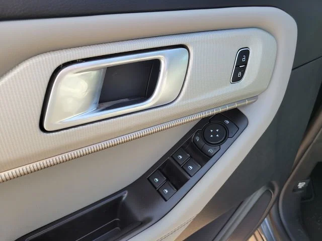 New 2027 Gray Metallic Ford Active image 19