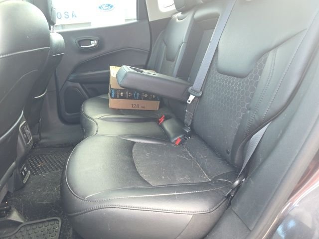 Used 2019 Crystal Metallic Jeep Latitude image 10