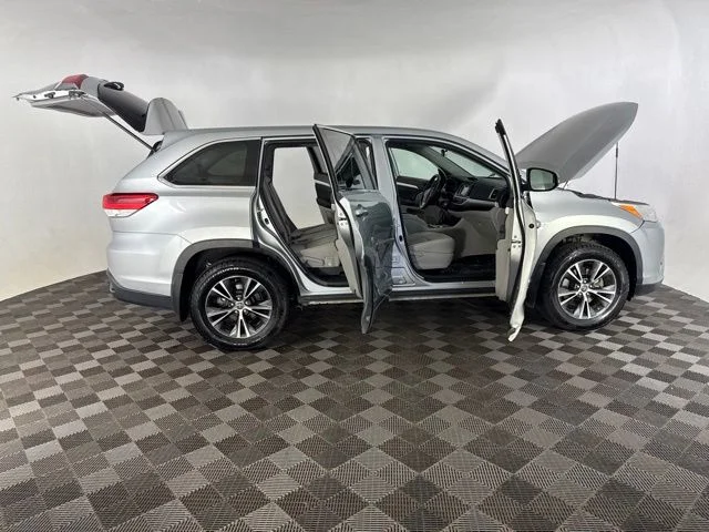 Used 2018 Silver Toyota LE image 16