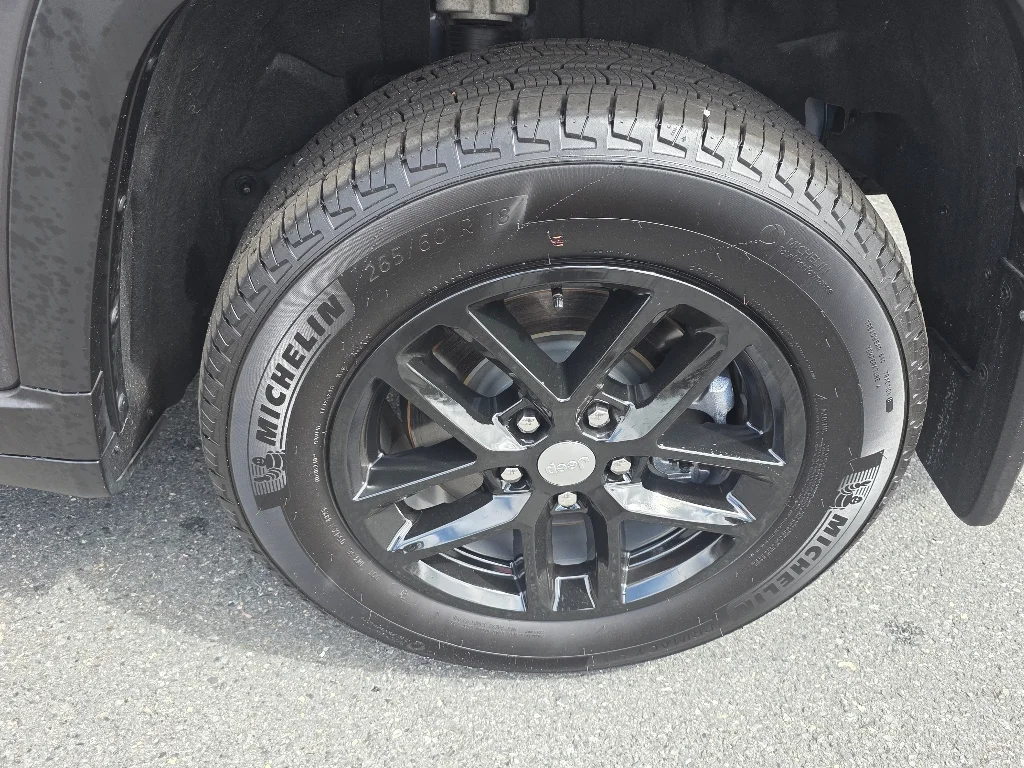 Used 2026 Baltic Grey Metallic Clear Coat Jeep Laredo image 6