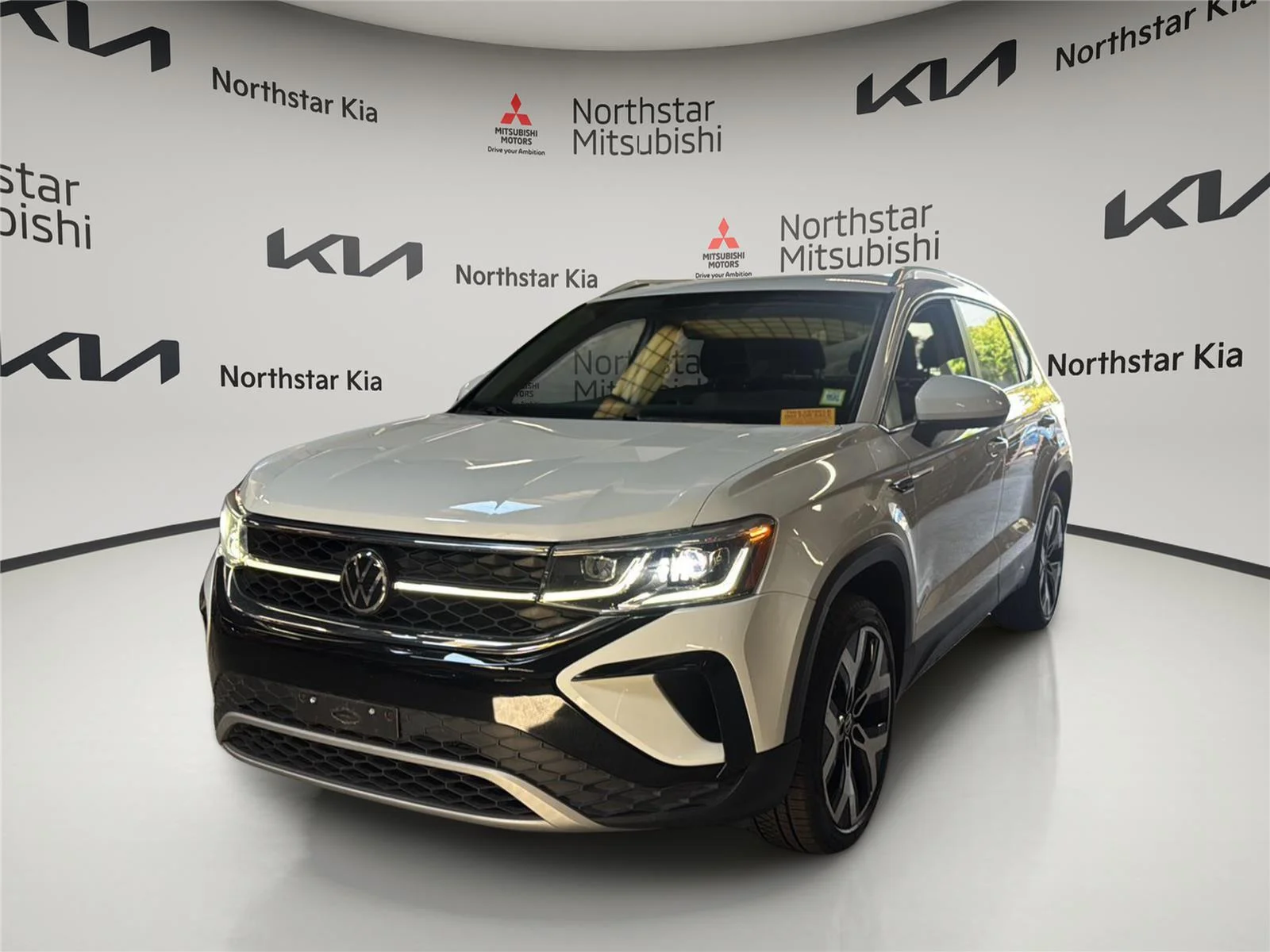 2022 Volkswagen Taos 1.5T SEL 4Motion's photo