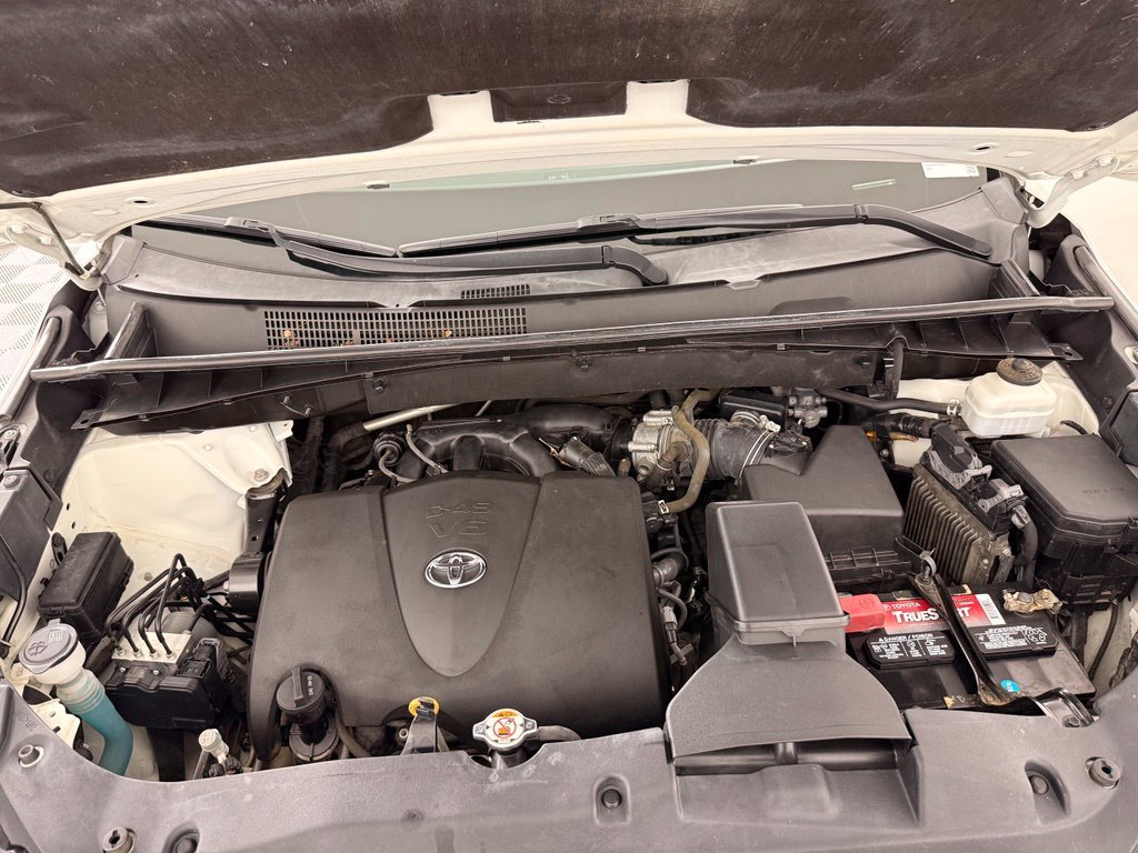 Used 2019 White Toyota LE image 35