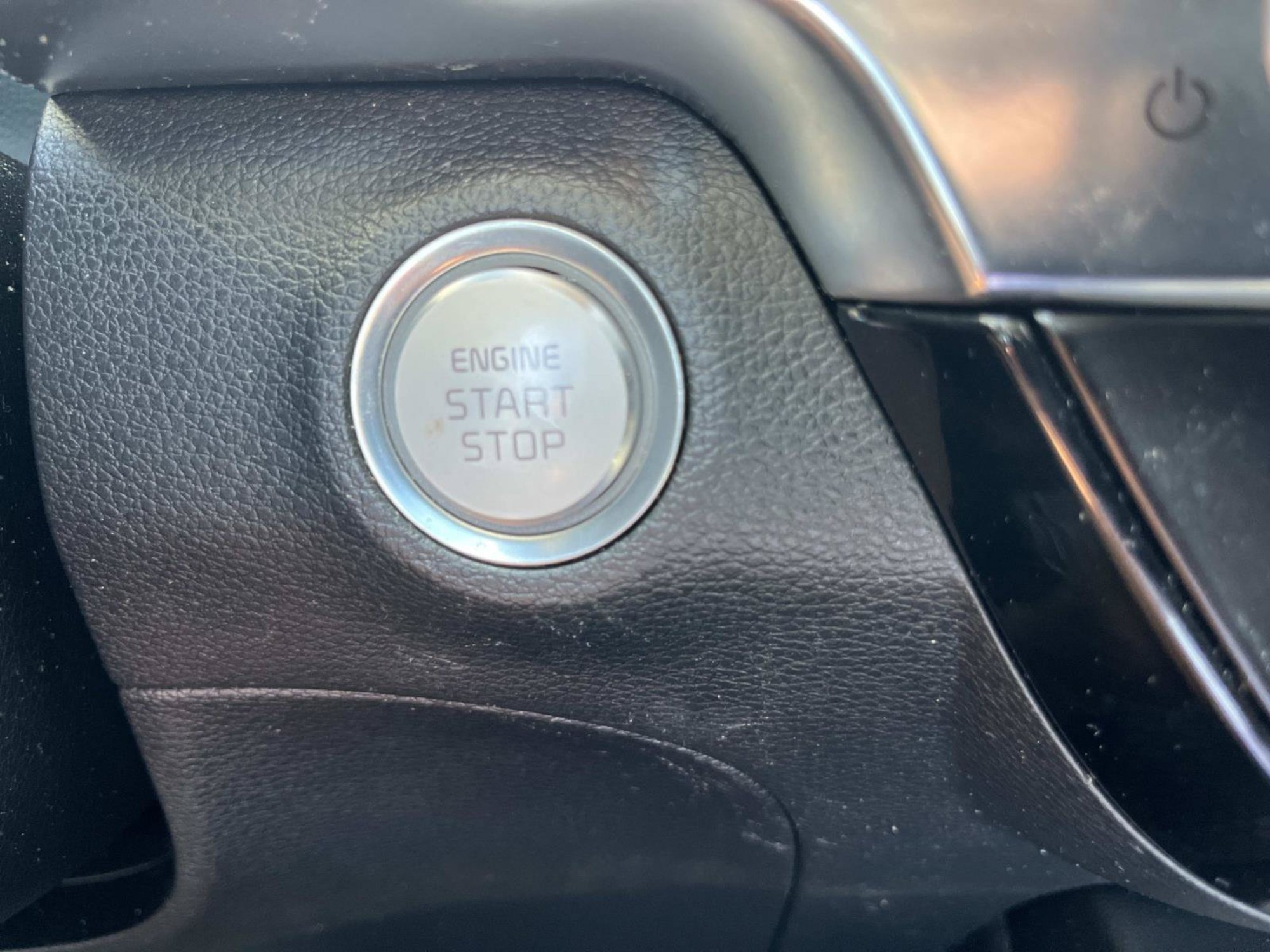 Used 2022 Glacial White Pearl Kia LX image 29
