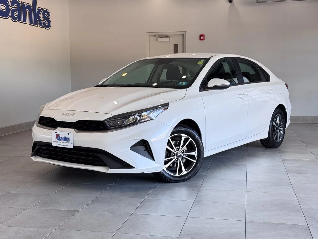 2024 Kia Forte LXS - Photo 2