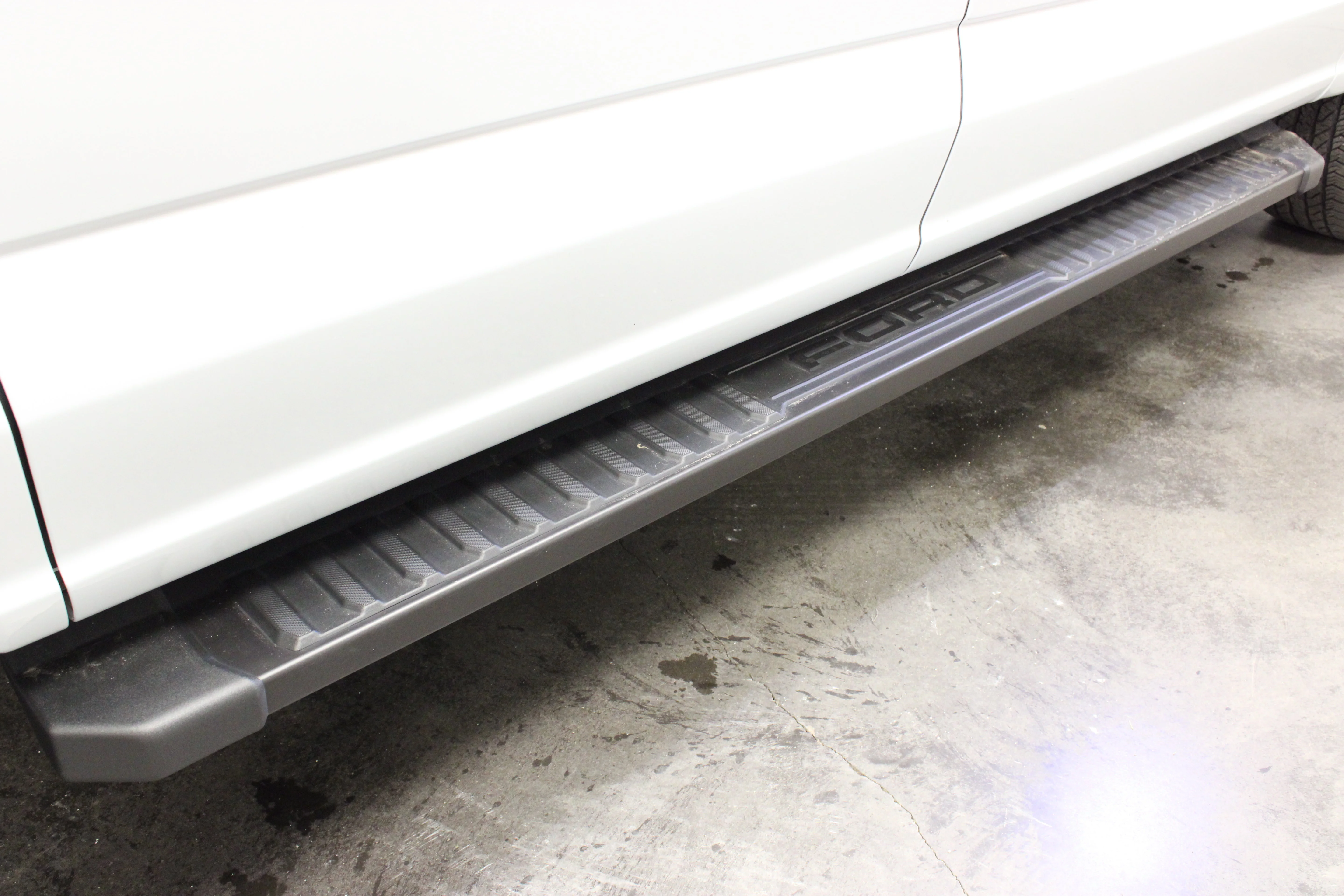 Used 2025 Space White Metallic Ford LARIAT image 11
