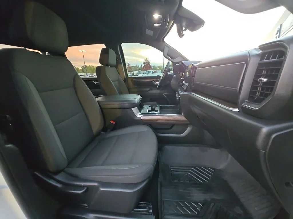 Used 2026 Summit White Chevrolet LT image 36