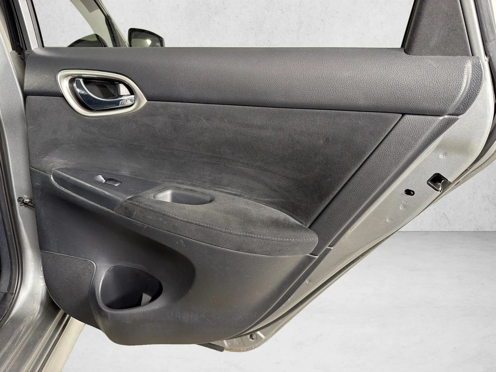 Used 2014 Black Nissan SR image 16