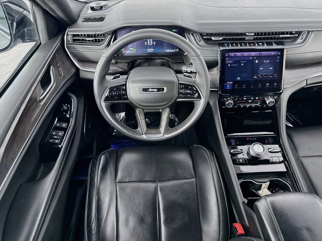 Used 2022 Gray Jeep Overland 4xe image 22