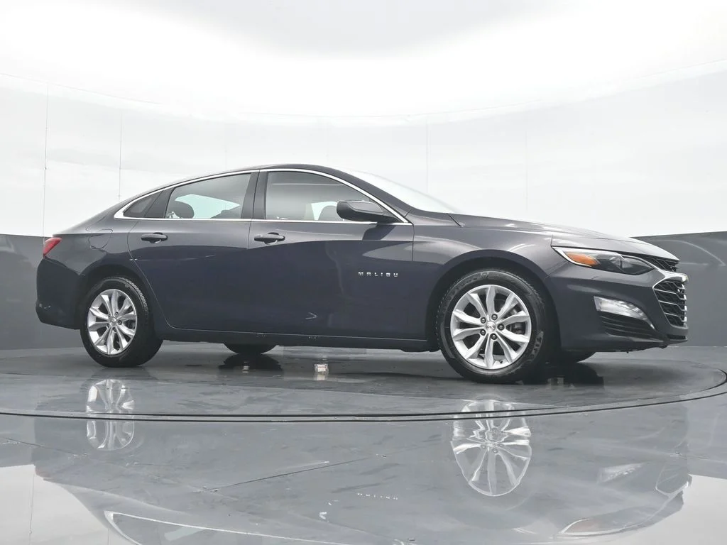 Used 2025 Black Chevrolet LT image 32