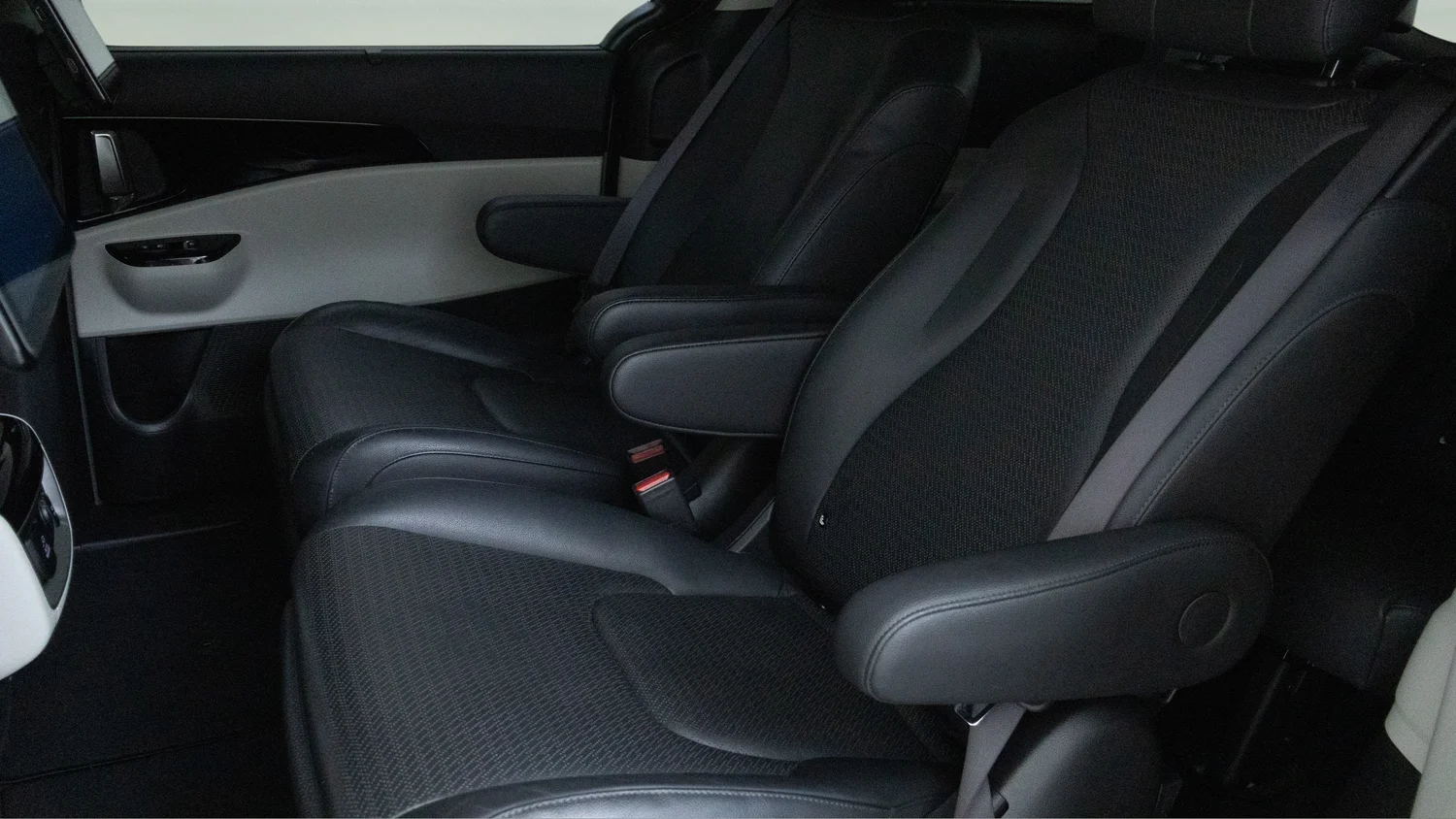 Used 2024 White Kia SX Prestige image 26