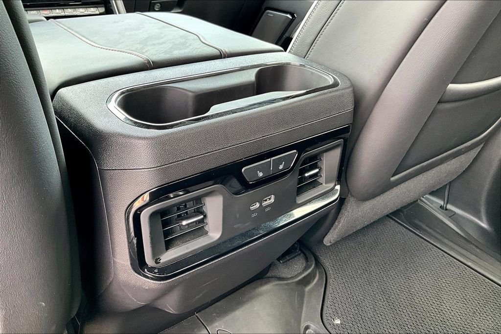 Used 2024 White GMC AT4X image 25
