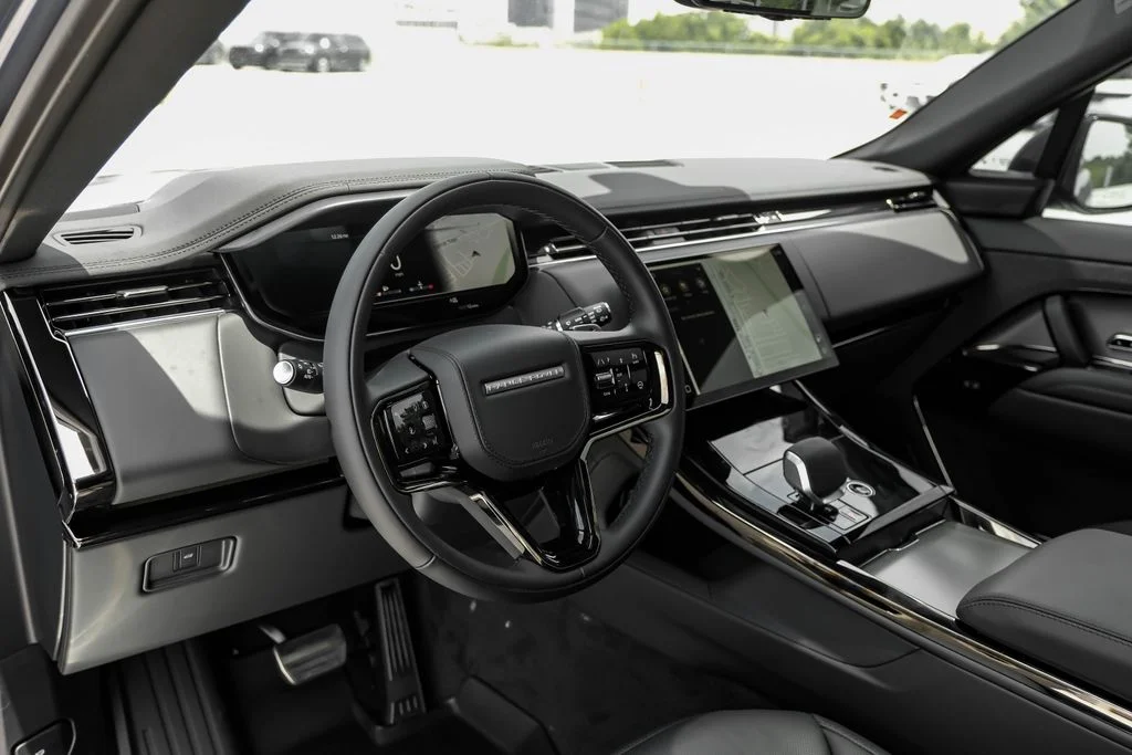 New 2026 Varesine Blue Metallic Land Rover Dynamic SE image 2