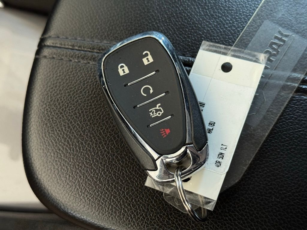 Used 2025 White Chevrolet LT image 34
