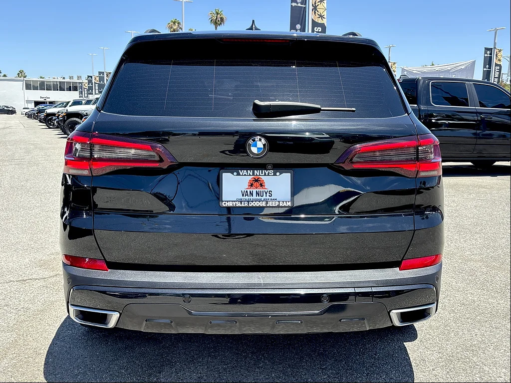 Used 2023 Black Sapphire Metallic BMW xDrive40i image 4