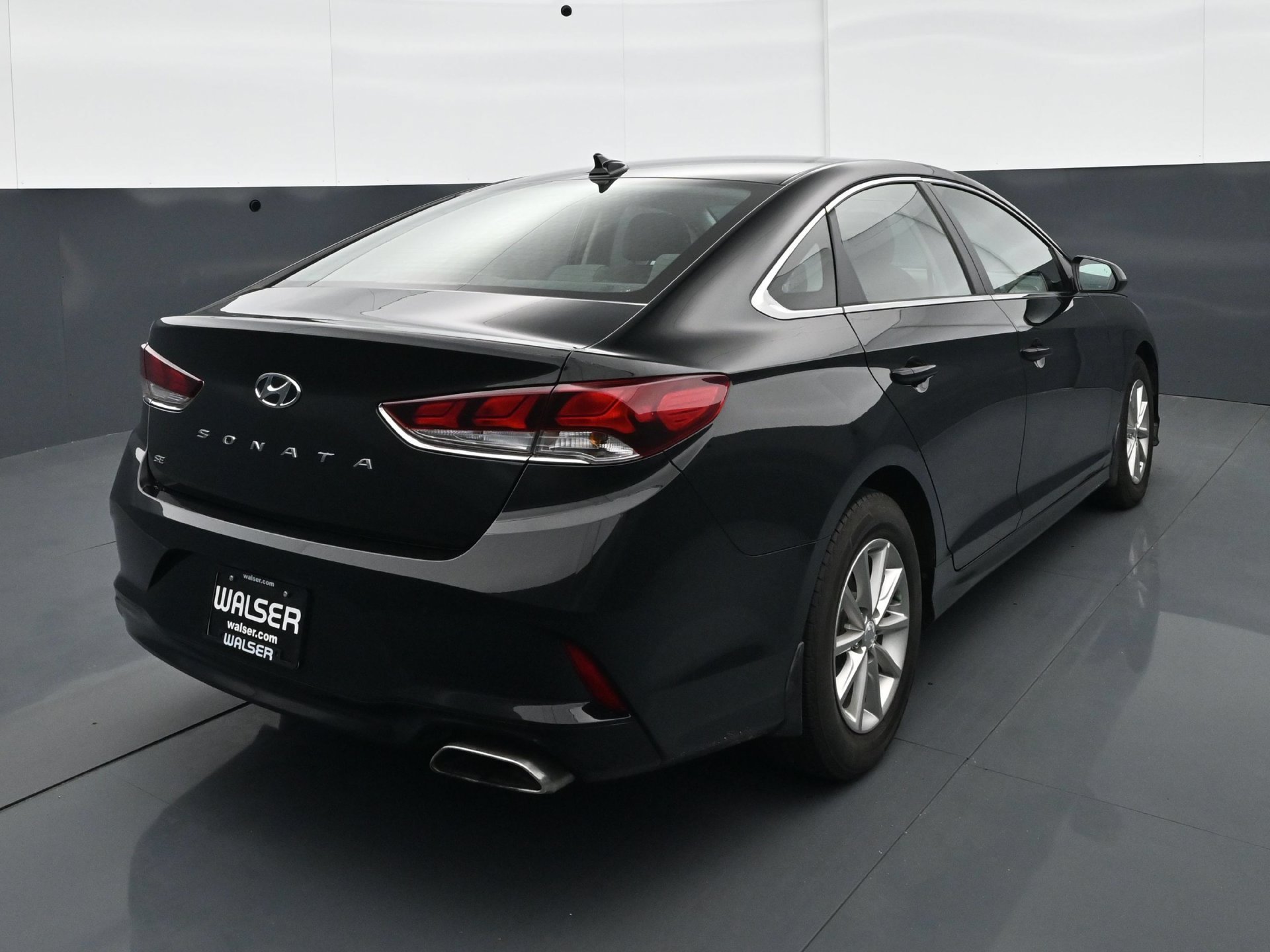Used 2019 Phantom Black Hyundai SE 2.4L image 5