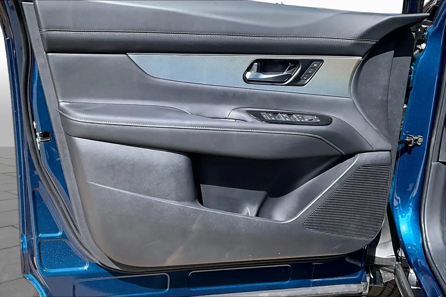 New 2026 Aurora Blue Pearl Metallic / Super Black Two-tone Nissan Platinum image 10