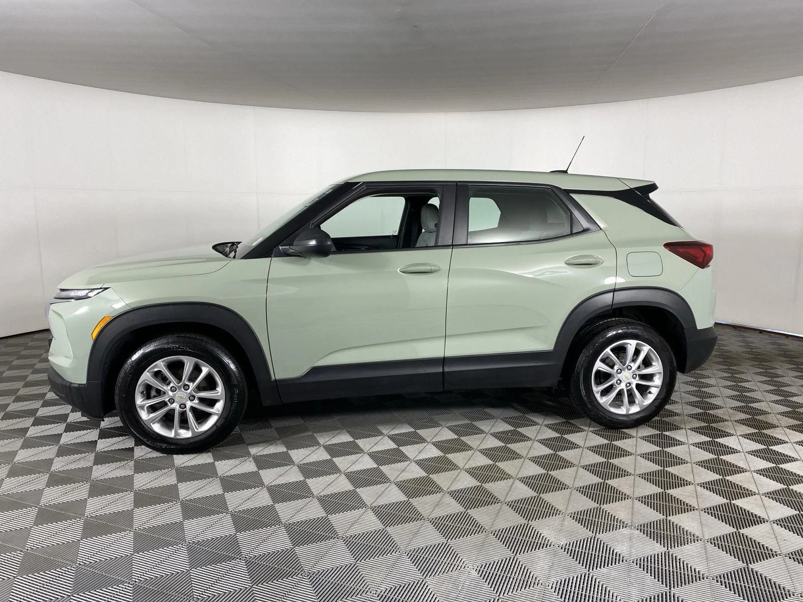 Used 2025 Cacti Green Chevrolet LS image 4