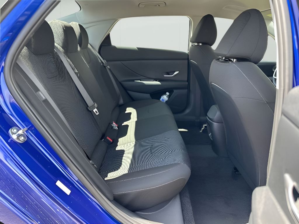 2025 Hyundai Elantra SE - Photo 29