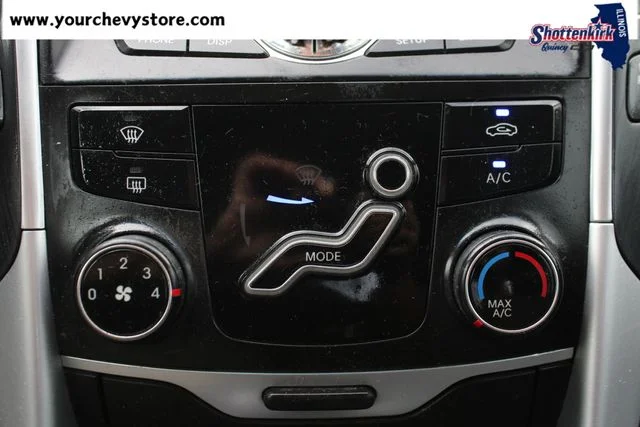 Used 2011 Black Hyundai SE image 28