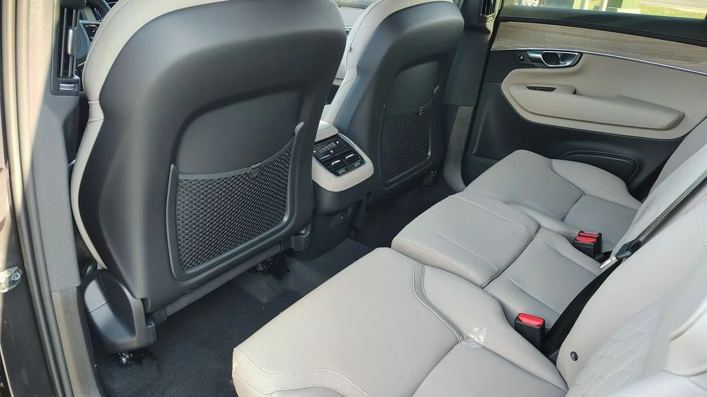 New 2026 Black Volvo B6 Plus 7-Seater image 29