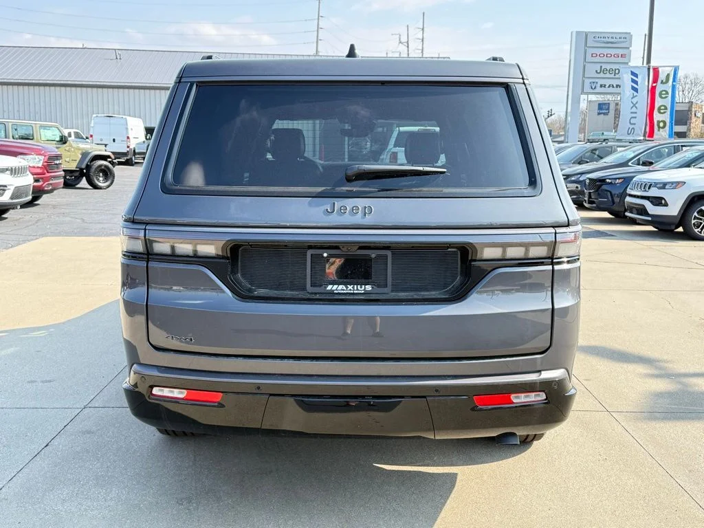 New 2026 Baltic-Gray Metallic Clear-Coat Exterior Paint Jeep Limited Altitude image 6