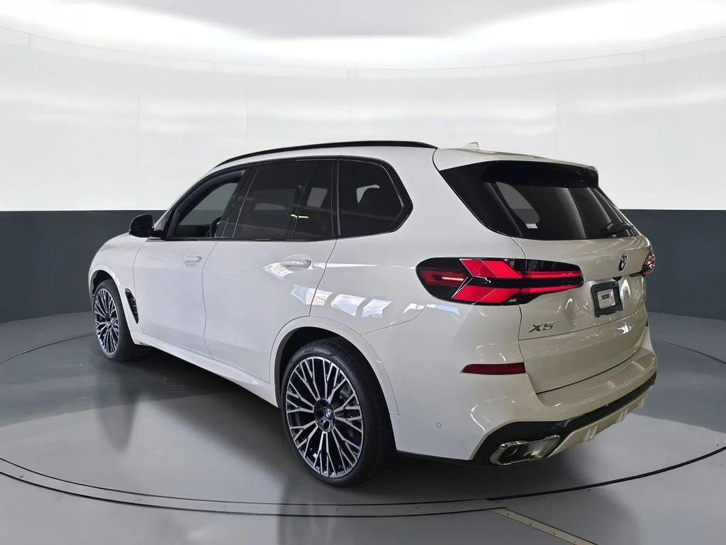 Used 2026 White BMW sDrive40i image 4