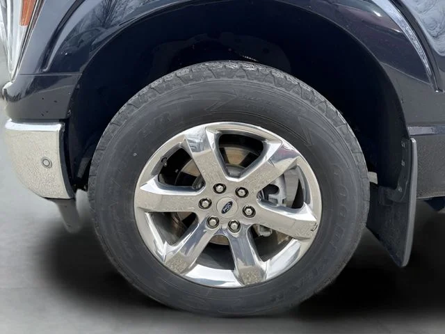 Used 2021 Blue Ford Lariat image 24