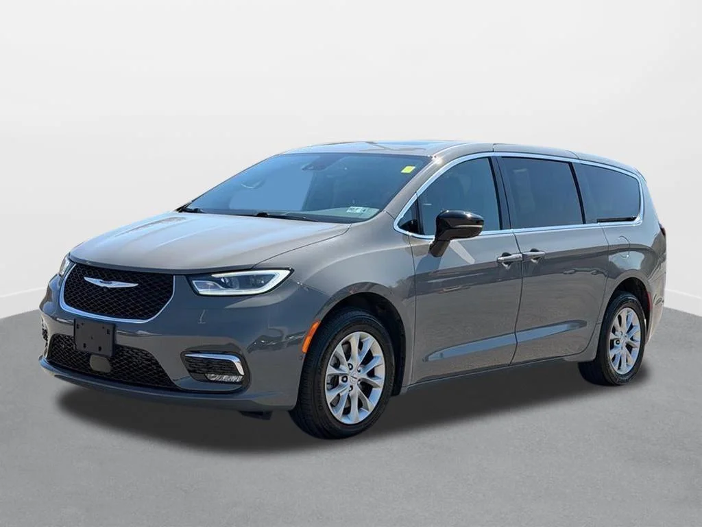 Used 2025 Ceramic Gray Clearcoat Chrysler Select image 1