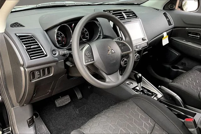 New 2026 Black Mitsubishi 2.0 S image 7