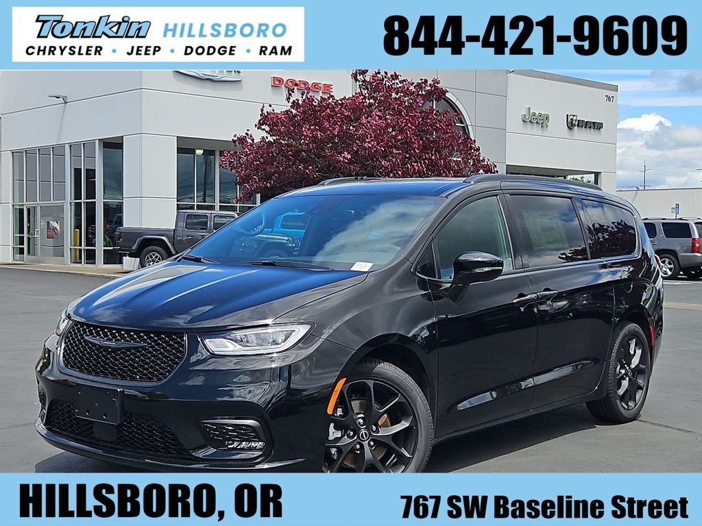 2026 Chrysler Pacifica Select's photo
