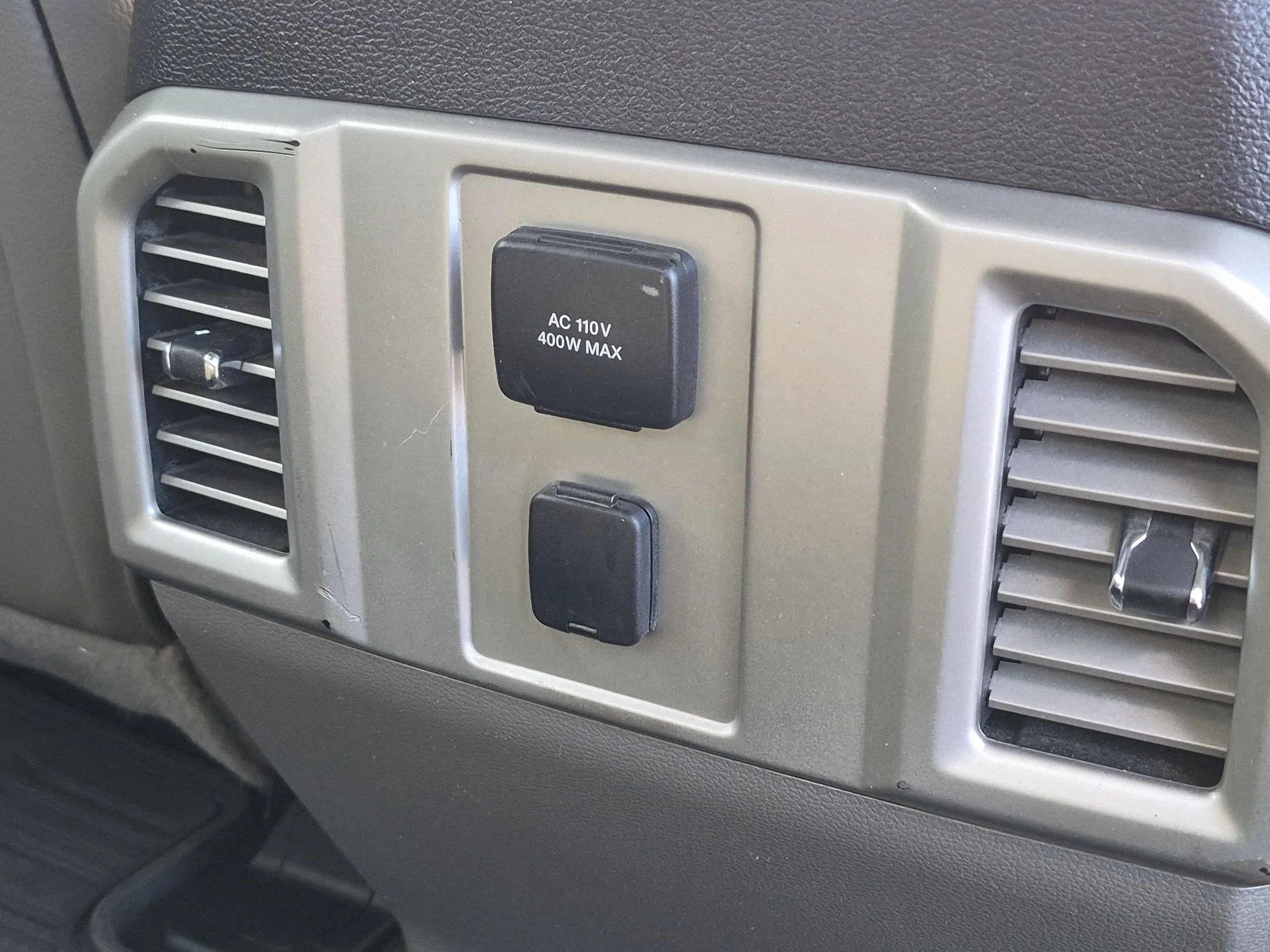 Used 2015 Ingot Silver Ford Lariat image 28