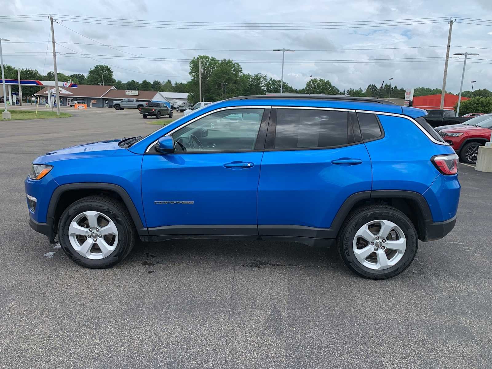 Used 2020 Laser Blue Pearlcoat Jeep Latitude image 7