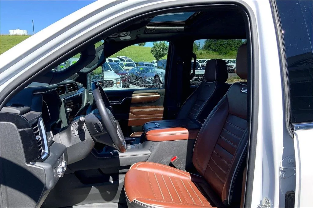 Used 2024 White GMC Denali Ultimate image 9