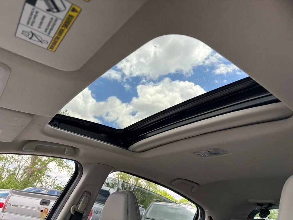 Used 2021 White Honda EX-L image 2