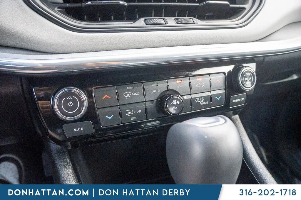 Used 2023 Silver Jeep Limited image 11