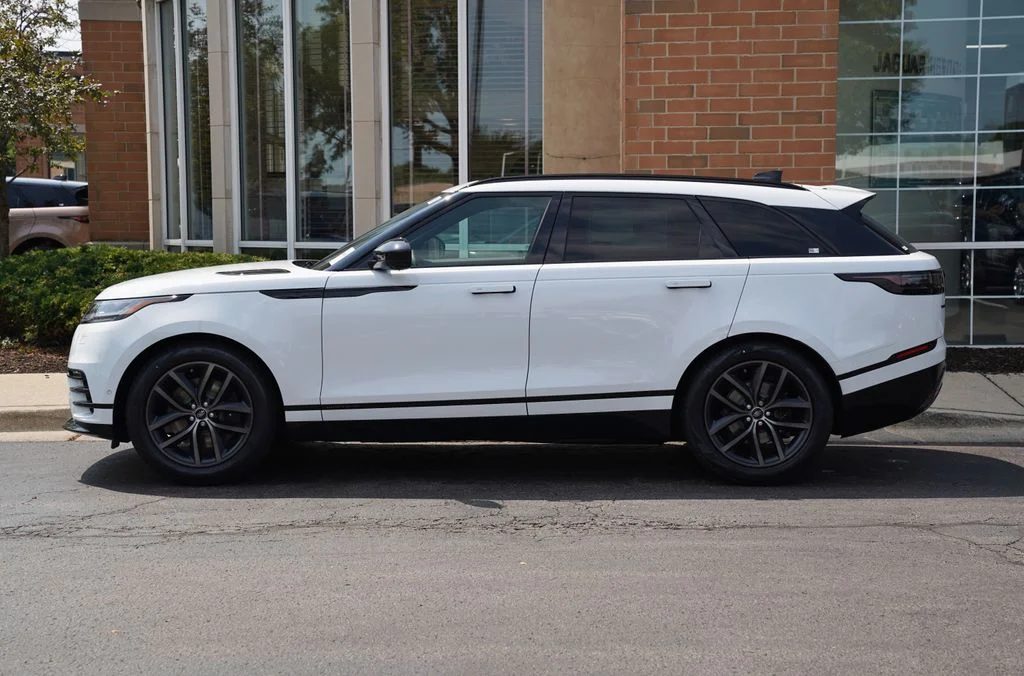 New 2026 Fuji White Land Rover P250 Base image 2
