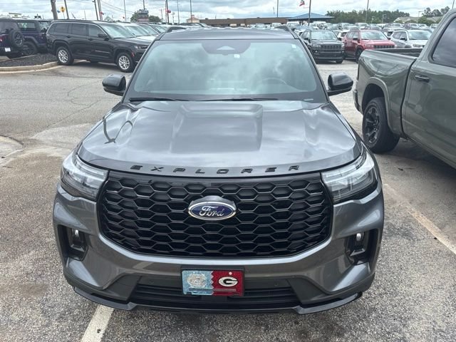 Used 2025 Gray Ford ST-Line image 2