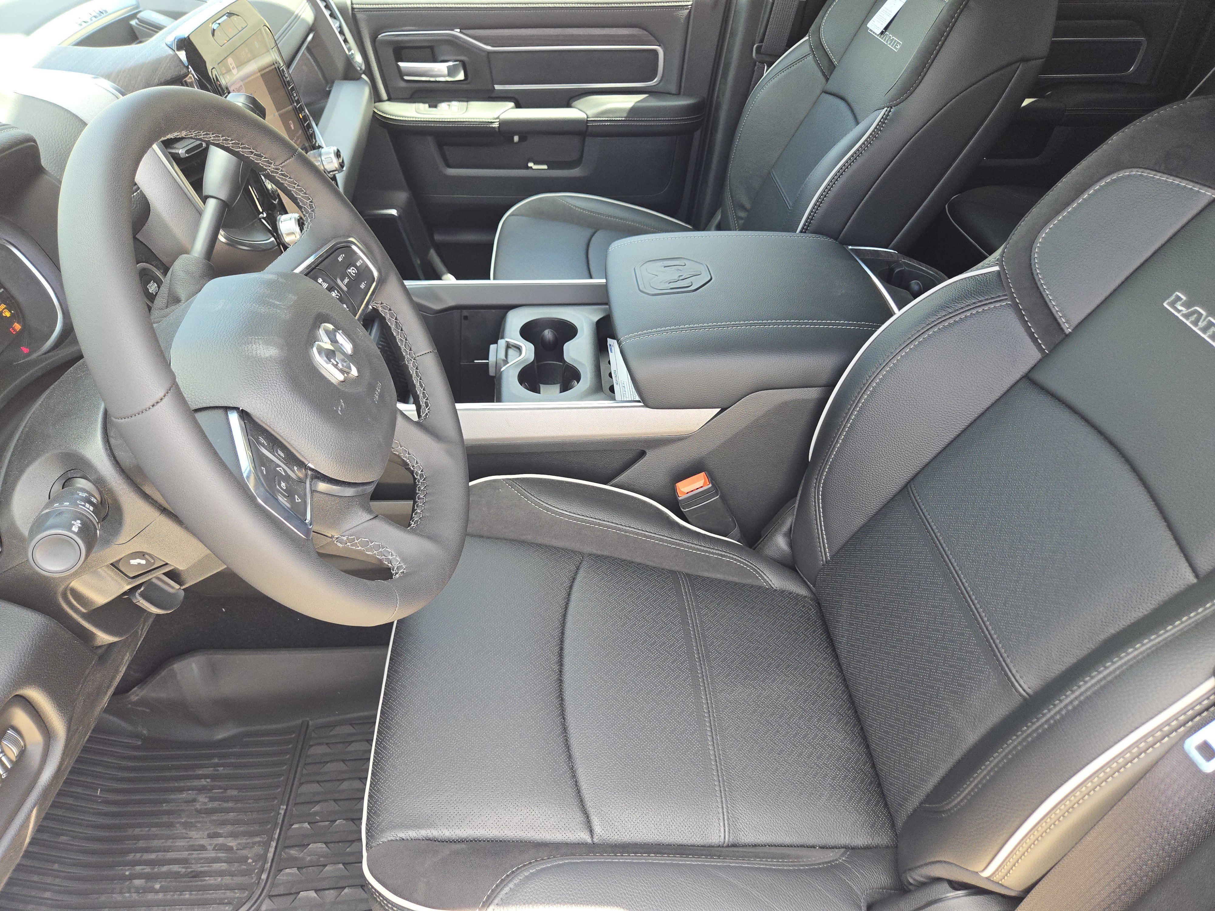 New 2026 Diamond Black Crystal Pearl-Coat Exterior Paint RAM Laramie image 12