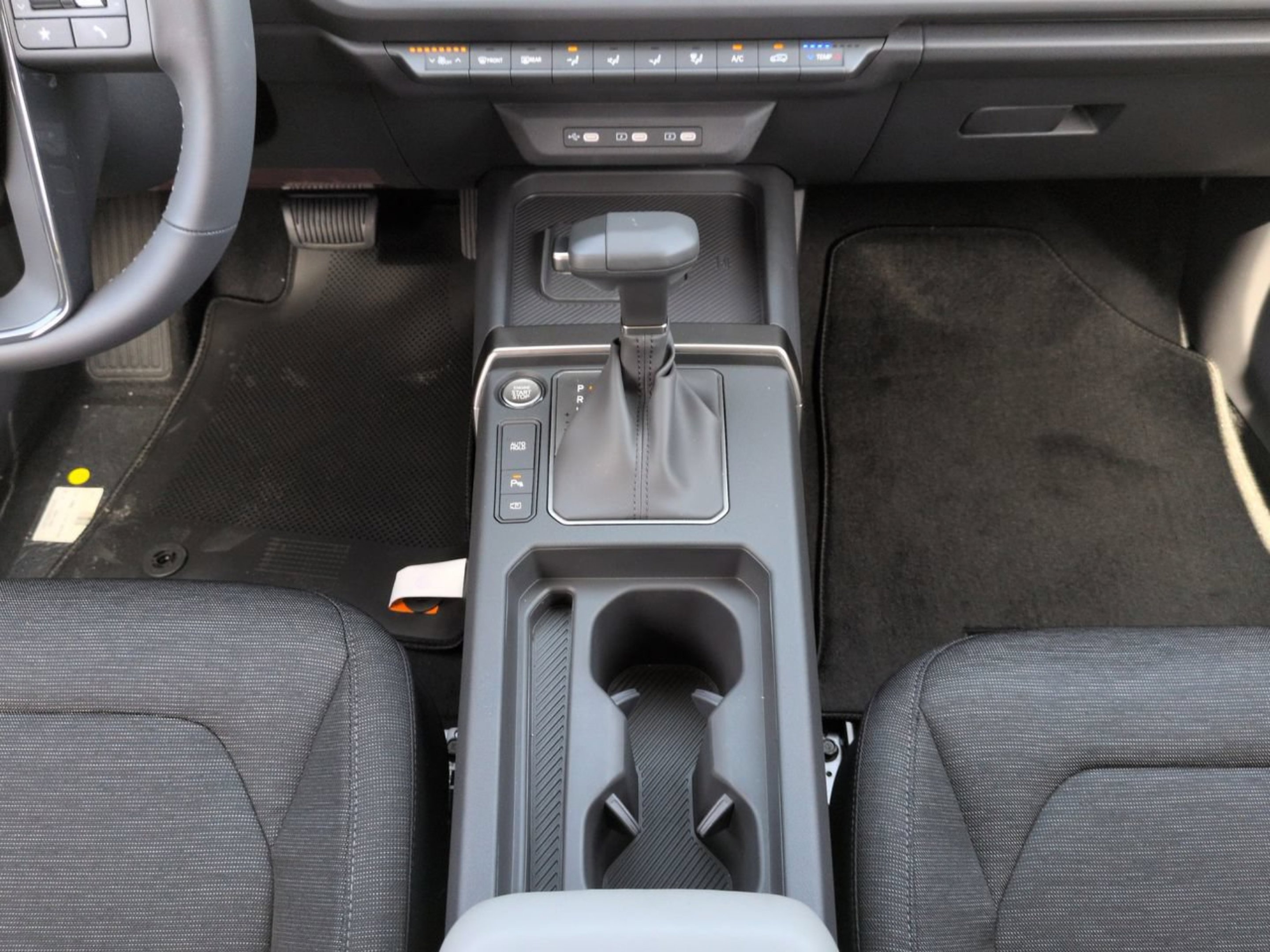 New 2027 Ivory Silver Kia S image 16