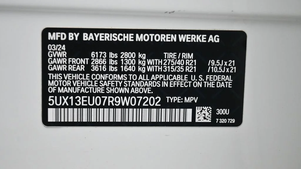 Used 2024 White BMW sDrive40i image 25