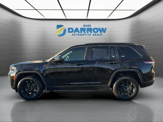 New 2026 Diamond Black Crystal Pearl-Coat Exterior Paint Jeep Laredo image 2