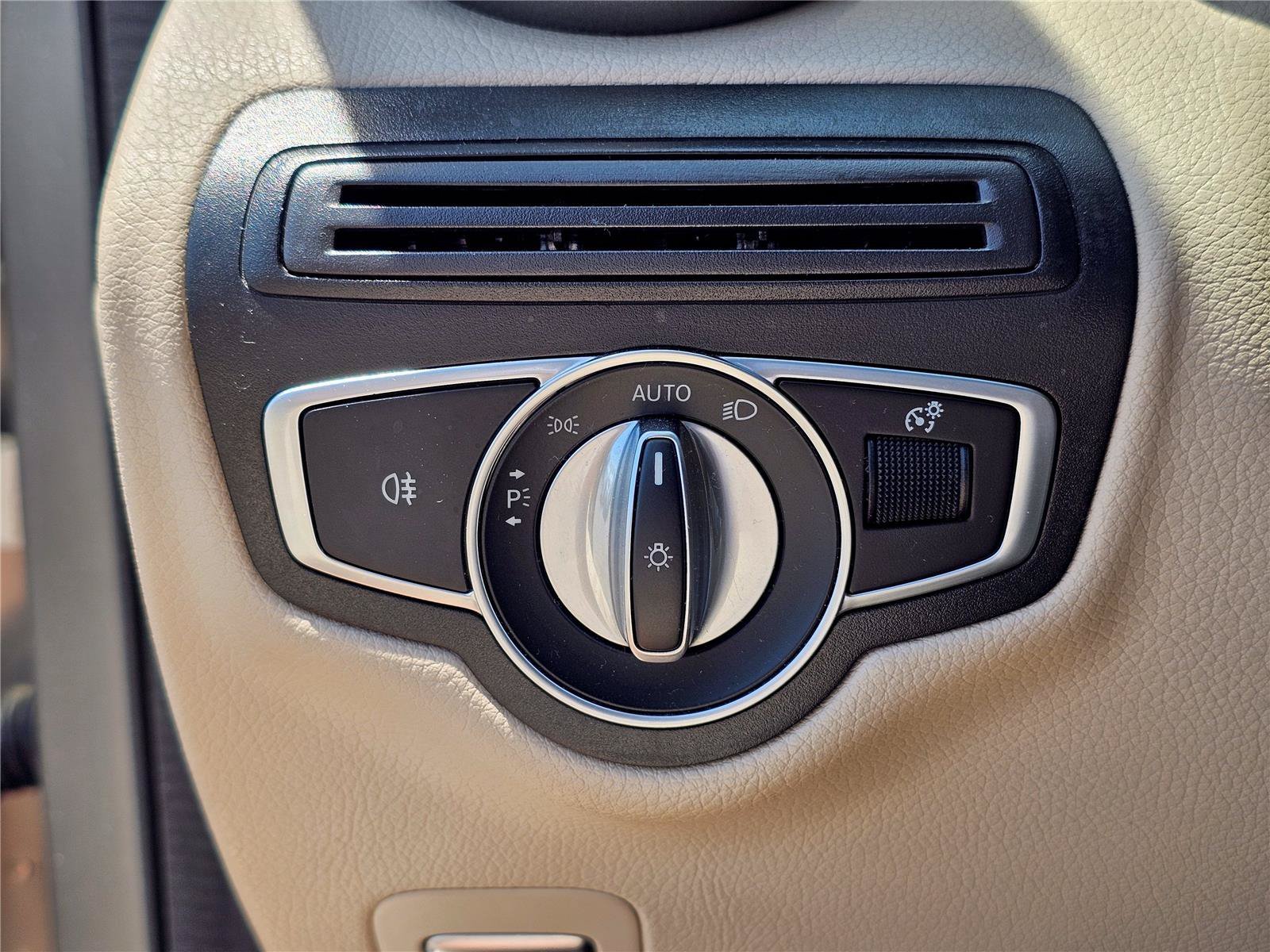 2020 Mercedes-Benz GLC GLC300 - Photo 17