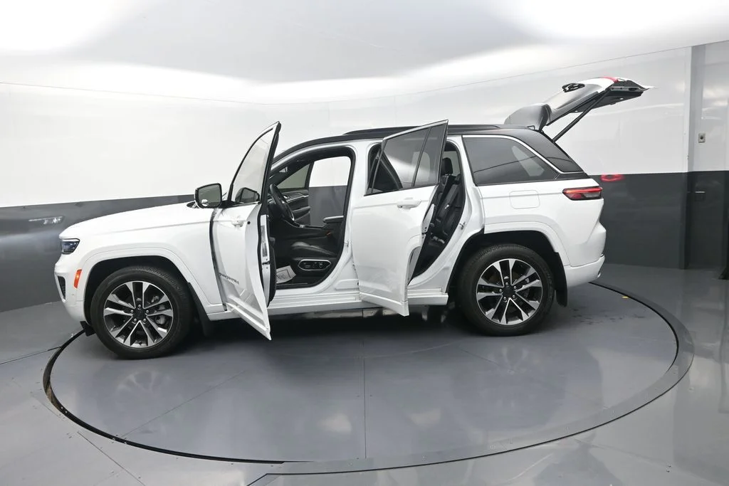 Used 2024 White Jeep Overland image 35