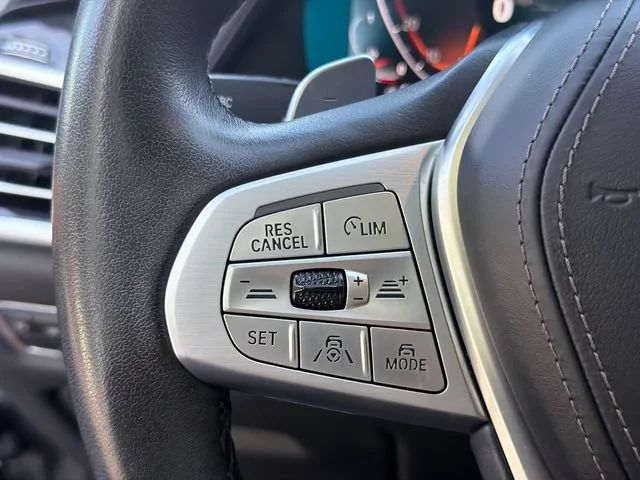 Used 2021 Gray BMW xDrive40i image 25