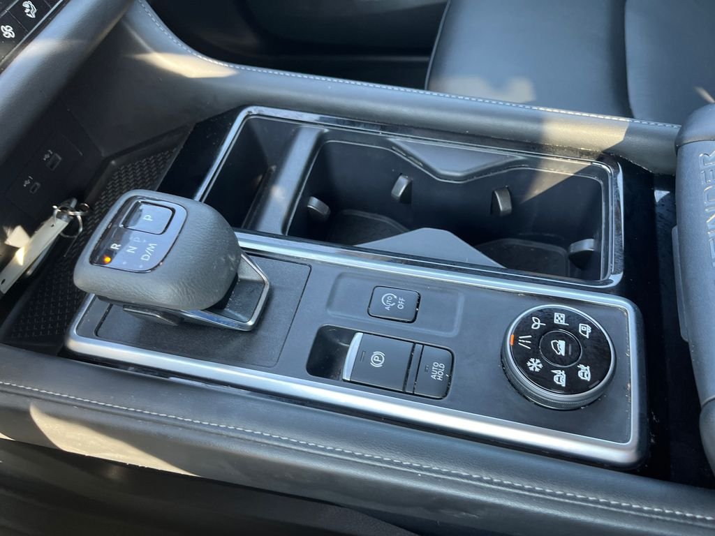 Used 2024 Silver Nissan SL image 21