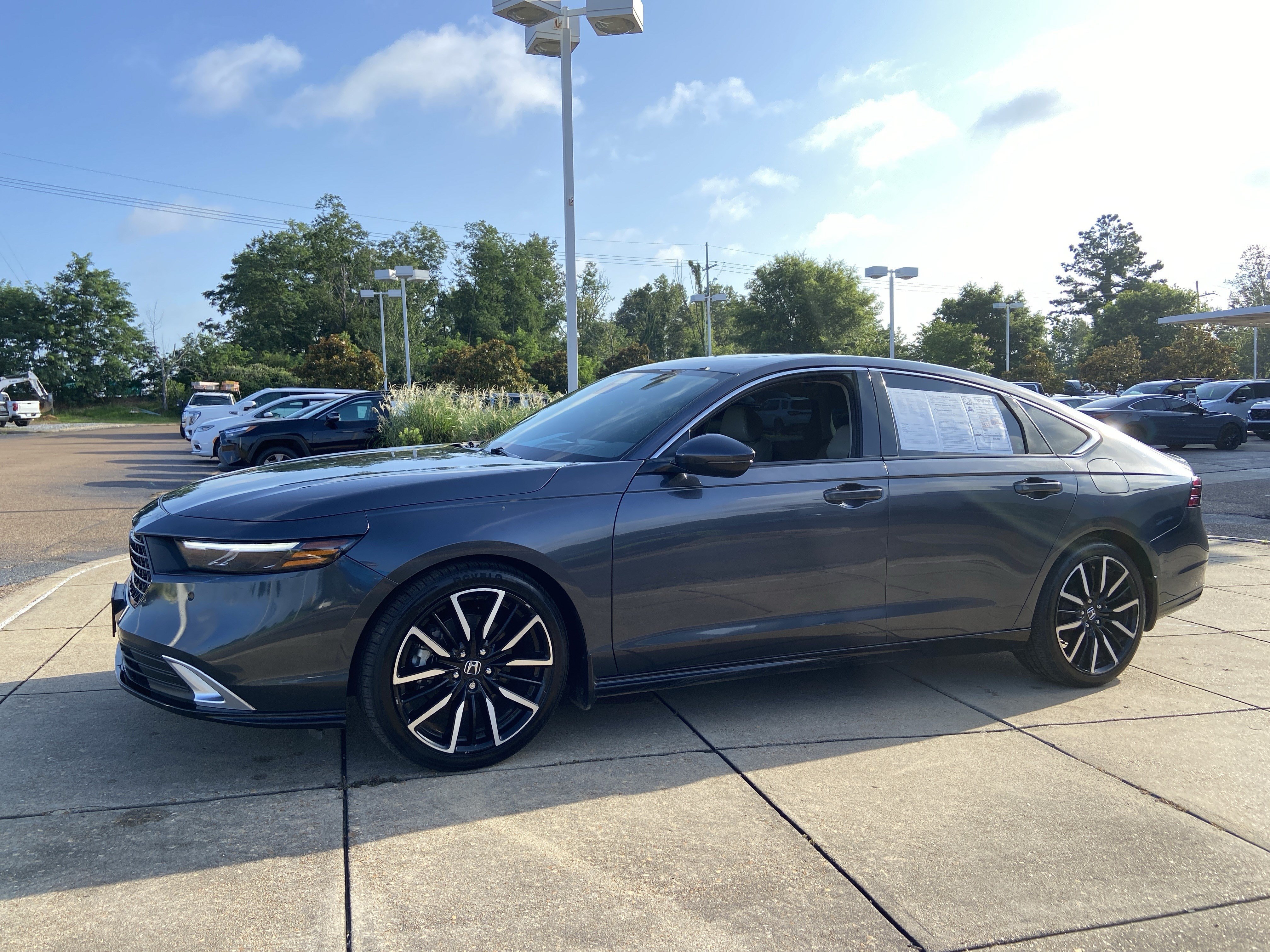 Used 2023 Meteorite Gray Metallic Honda Touring image 6