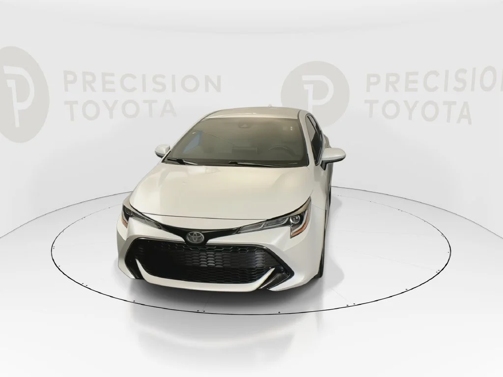 Used 2021 Wind Chill Pearl Toyota SE image 8